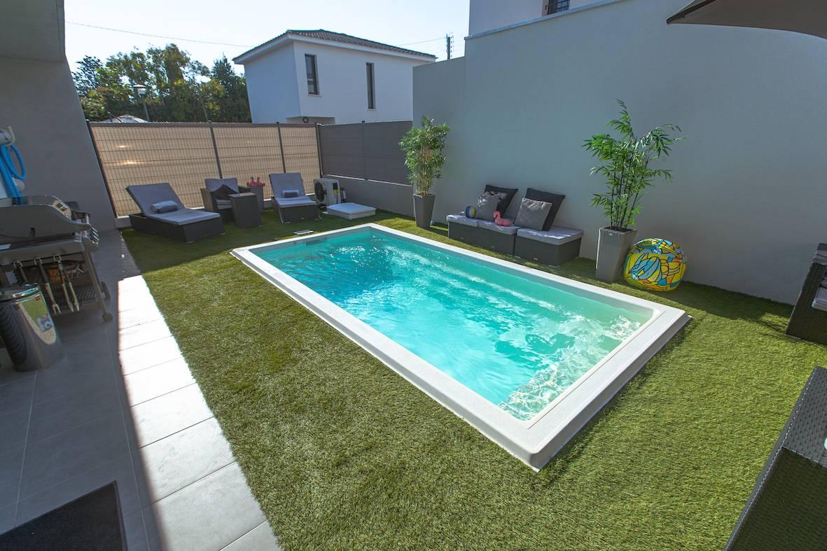 Piscine coque polyester intérieur ou extérieur
