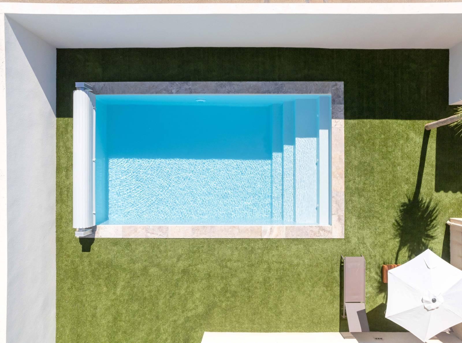 Piscine coque polyester à fond plat angles droits et parois droites modèle Philippines