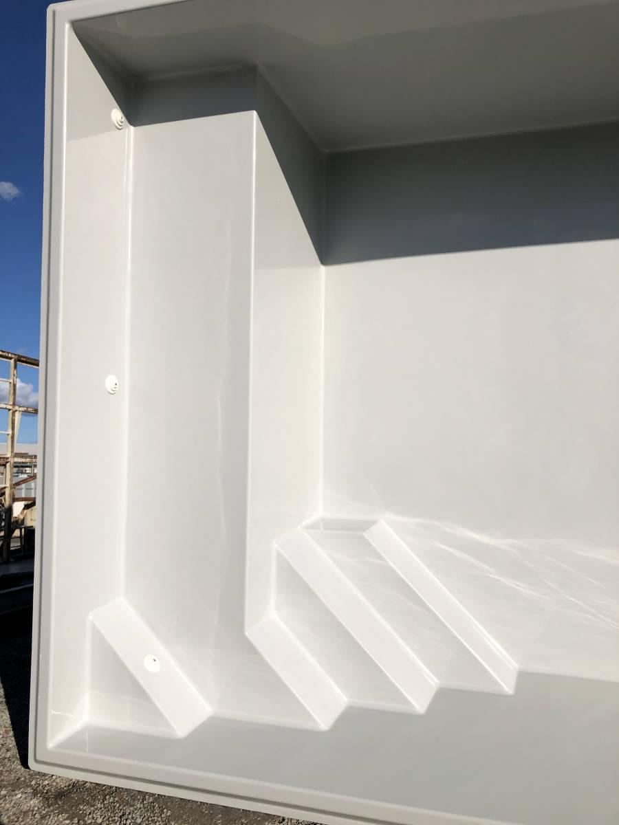 Piscine coque polyester avec plage et escalier d'angle modèle Java